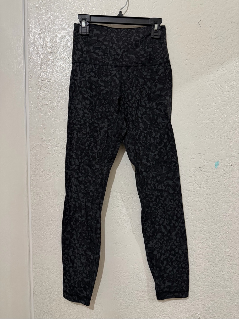 Women's High-Rise Black Patterned luluemon align Leggings